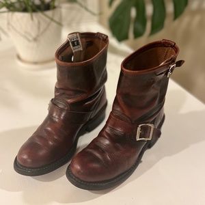Frye Engineer Short Boot ,Color Plum, Size 6